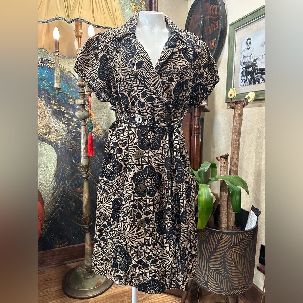 EUC Robbie Bee Black and Tan Midi Dress with Notched Collar